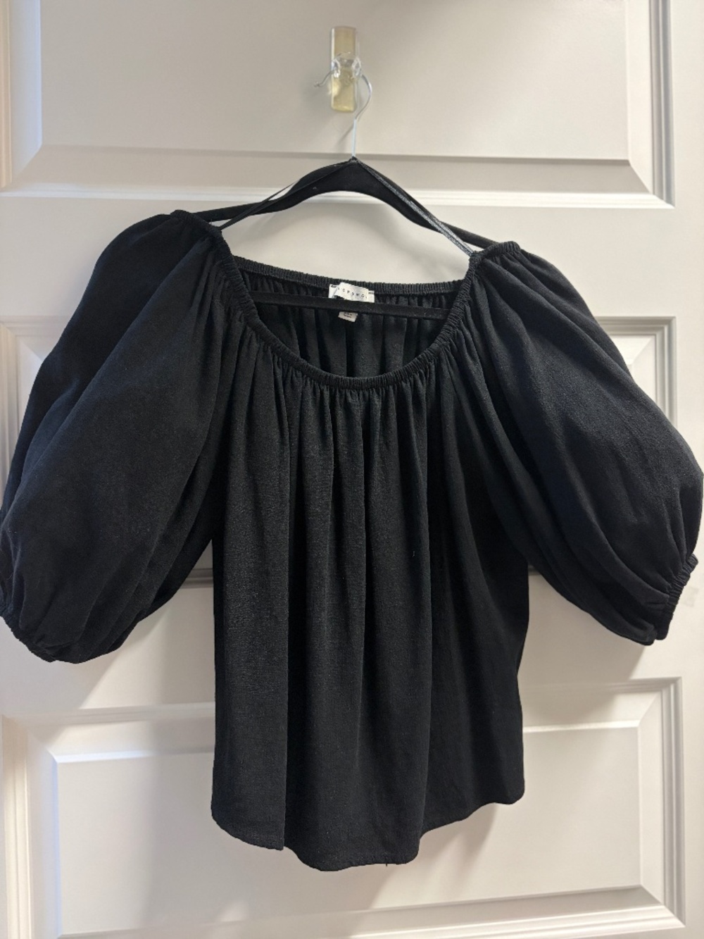 EUC Topshop Black Textured Off Shoulder Puff Sleeve Top Womens SZ 6